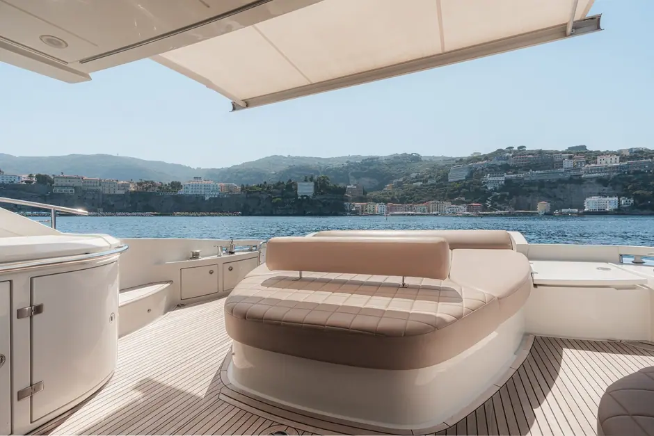 Azimut 62s-10